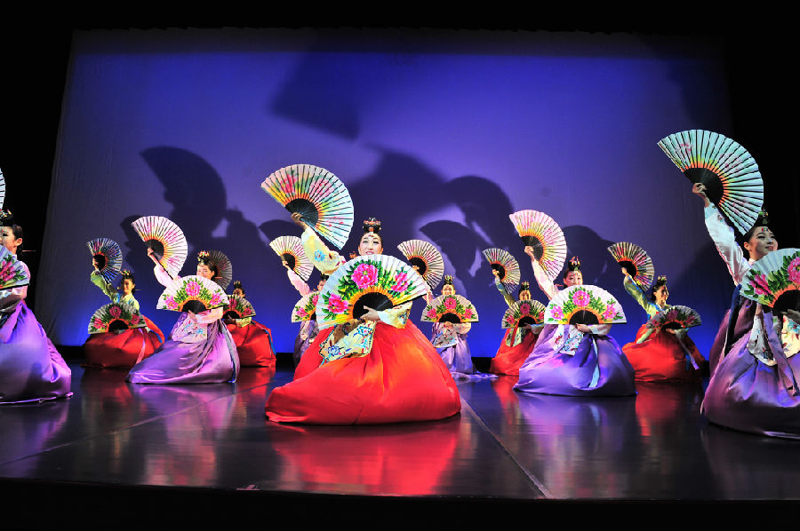 内容:花冠舞,扇子舞,太平舞,闲良舞,立舞,回声舞等韩国传统舞蹈